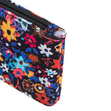 Load image into Gallery viewer, Willow Wristlet in Petals
