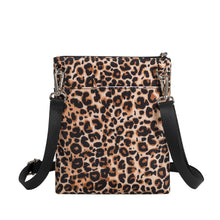 Load image into Gallery viewer, Callie Crossbody in Leopard
